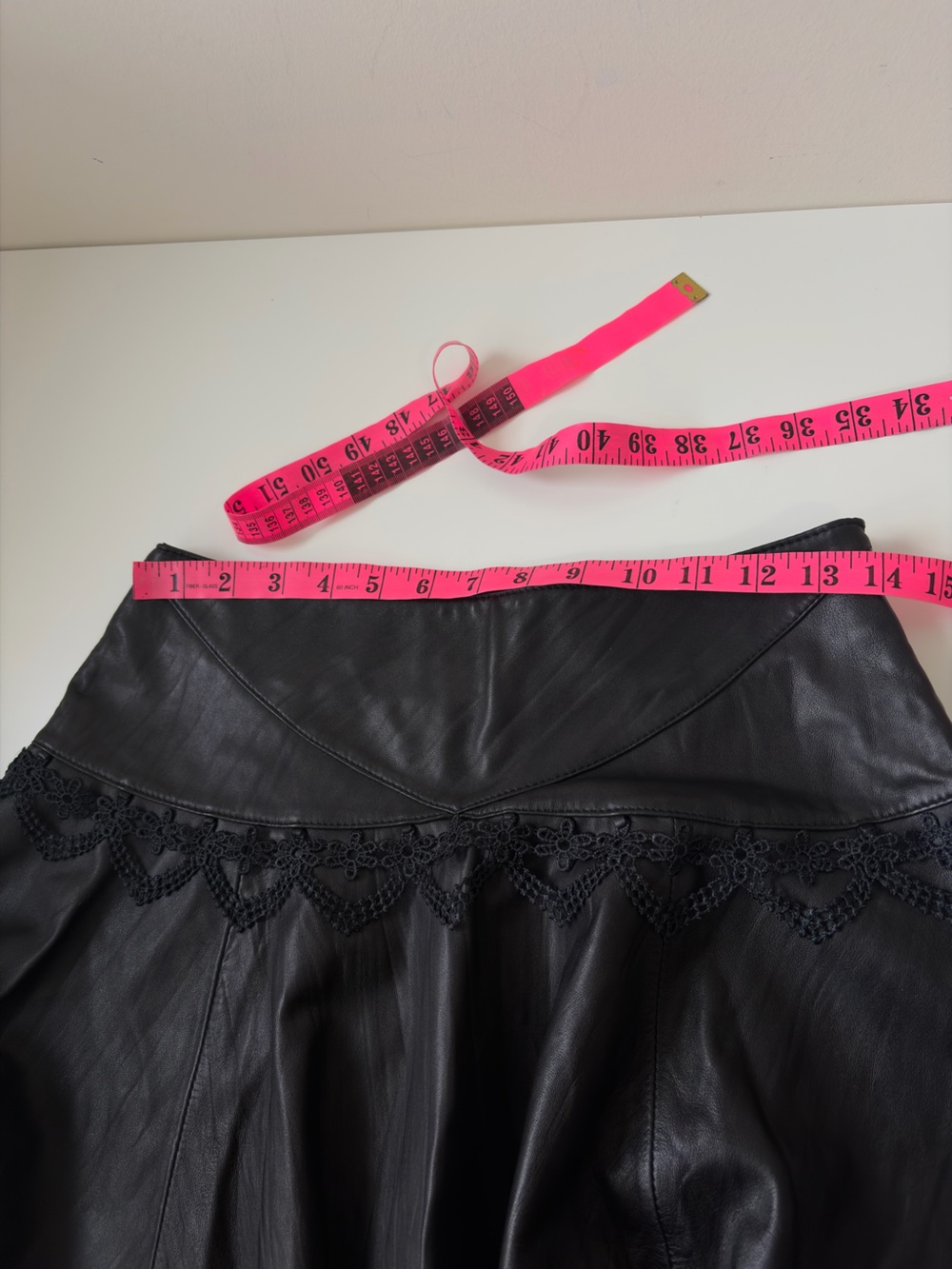 Danier Genuine Leather Black Lace-Trim Skirt – Size 4 - Picture 7 of 8
